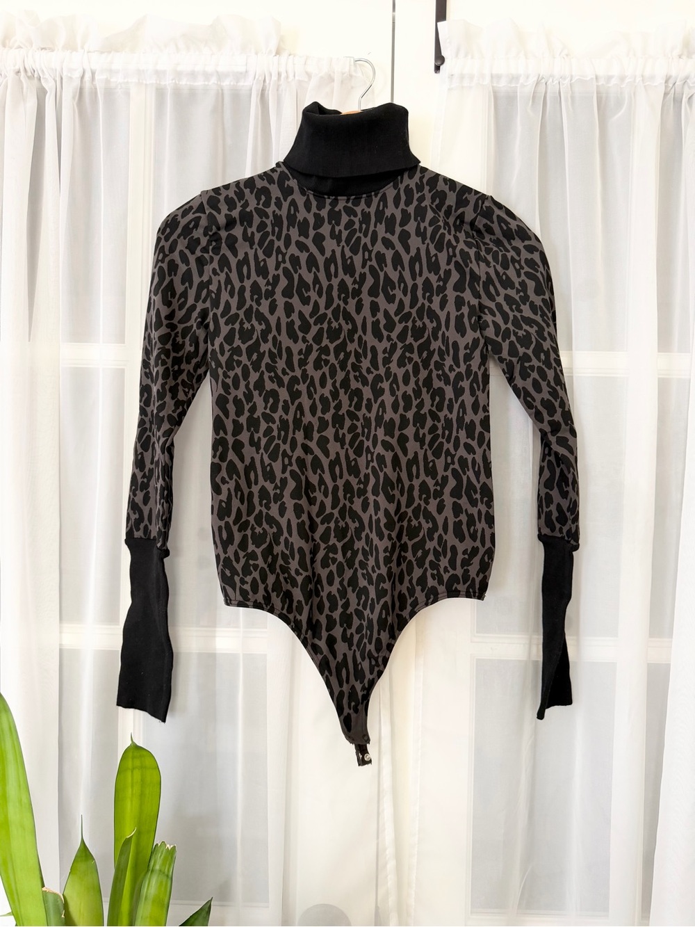 Wolford Wool Blend Gray And Black Leopard Print Turtleneck Bodysuit Size Small